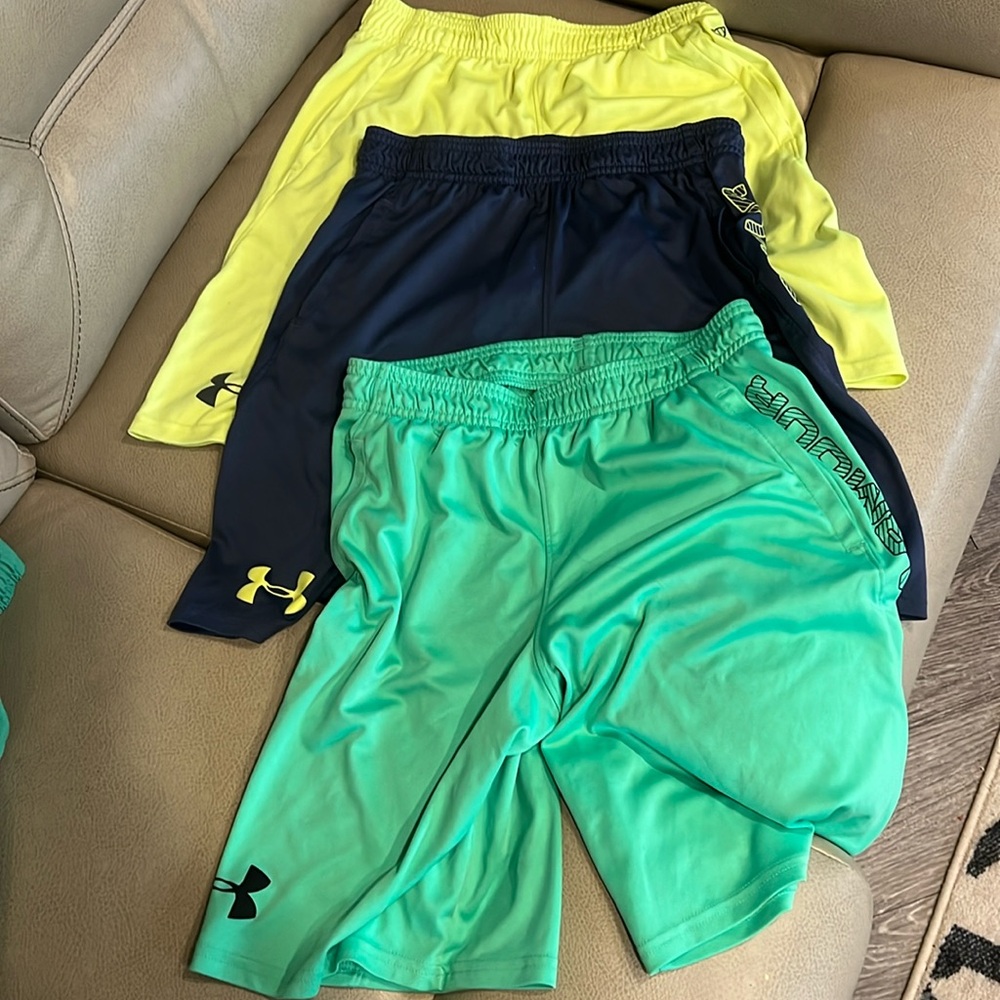 Underarmour shorts youth large.